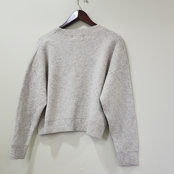 Cozy Floral Knit Sweater - Gray, Blue, Red - Picture 8 of 8